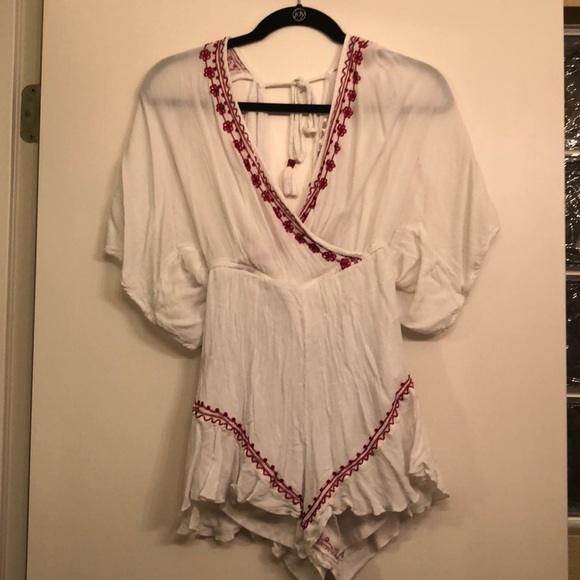 White and red romper - Picture 2 of 7